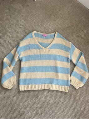 Edikted Sweater - Striped V-Neck Sweater in Light Blue and Cream